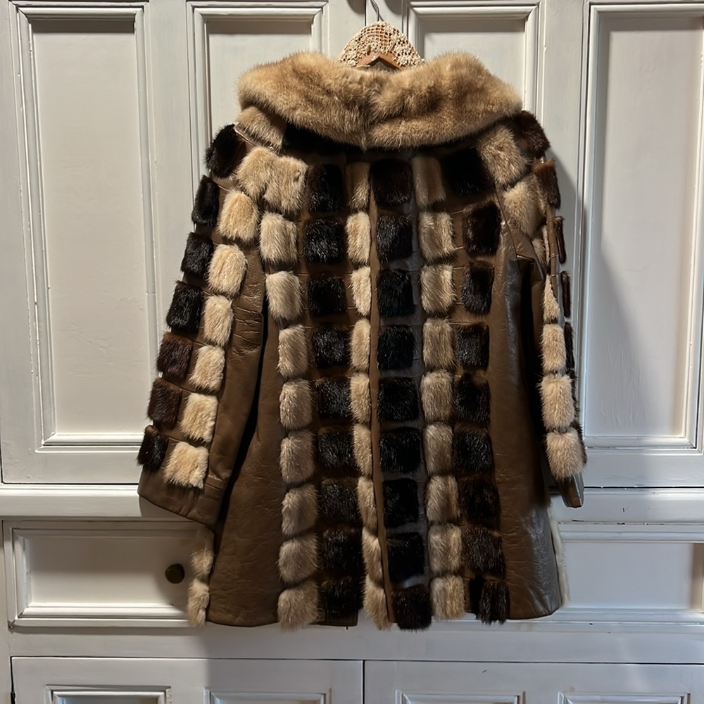 70’s Aesthetic, Vintage It Girl Fur Coat! - Picture 4 of 12